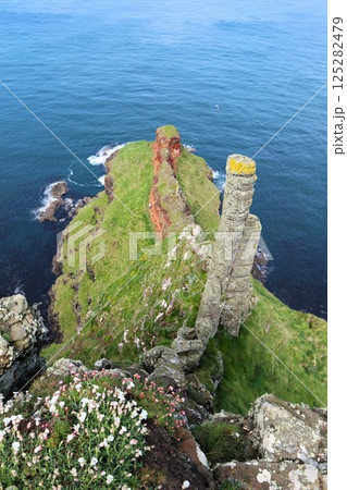 北アイルランド、ジャイアンツコーズウェー、デビルズミドルフィンガー 125282479