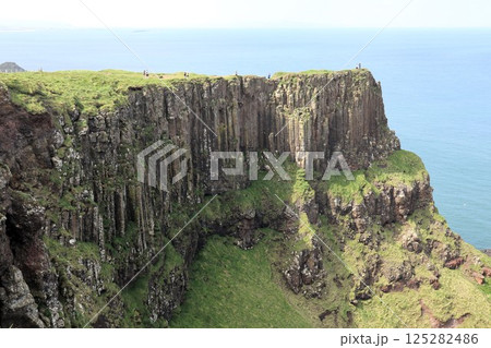 北アイルランド、ジャイアンツコーズウェー 125282486