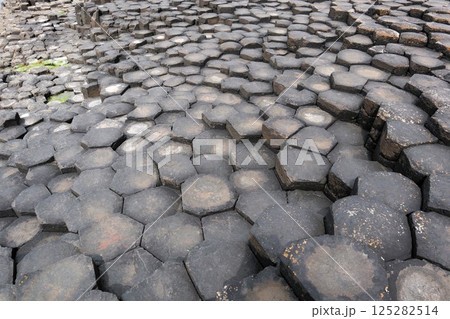 北アイルランド、ジャイアンツコーズウェー 125282514