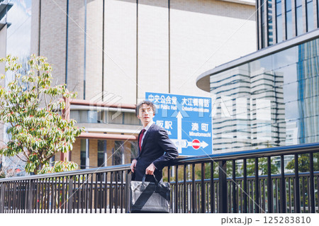 男性　営業　ビジネスパーソン 125283810