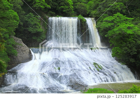 初夏の龍門の滝(大分県九重町) 初夏の龍門の滝(大分県九重町) 125283917