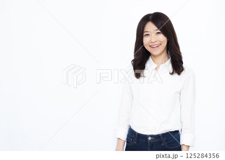 笑顔の女性 笑顔の女性 125284356