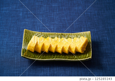 切り分けた玉子焼き 125285143