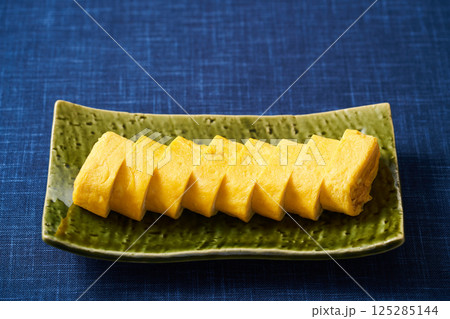 切り分けた玉子焼き 125285144