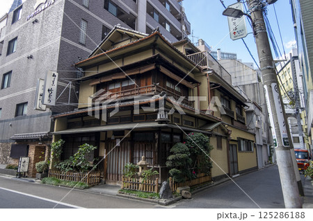 老舗甘味処　東京都選定歴史的建造物に指定されている「竹むら（たけむら）」　（東京都千代田区） 125286188