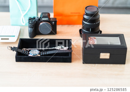 中古買取品として並べられた商品　顔無し 125286585