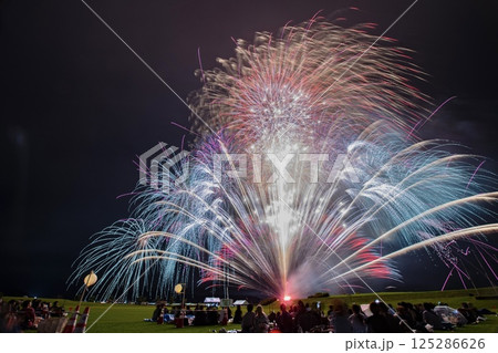 夜空に咲く花火 125286626