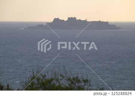 軍艦島の夕景 軍艦島の夕景 125288824