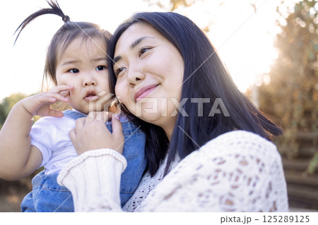 An attractive mom walks with her cute girl outdoors 125289125