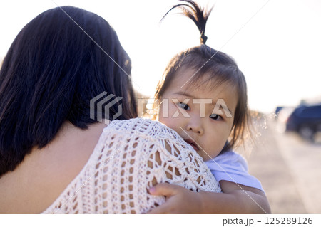 An attractive mom walks with her cute girl outdoors 125289126