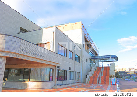 愛知県弥富市、弥富市総合社会教育センターの風景 125290829