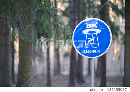 A road sign warning that aliens may land in the park 125295027