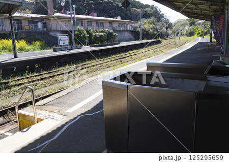 駅の改札ボックス 125295659