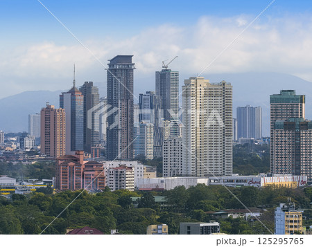 フィリピン・メトロマニラの高層ビル群 / Mandaluyong, Philippines フィリピン・メトロマニラの高層ビル群 / Mandaluyong, Philippines 125295765