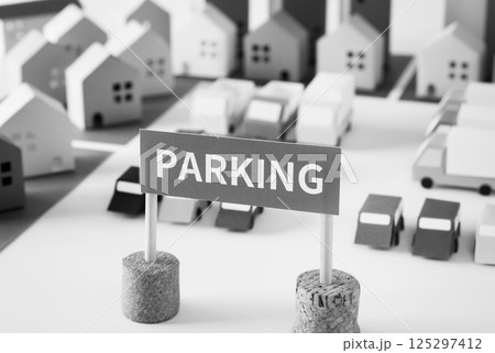 街の駐車場　住宅街のパーキング　車庫証明　自動車　マイカー 125297412