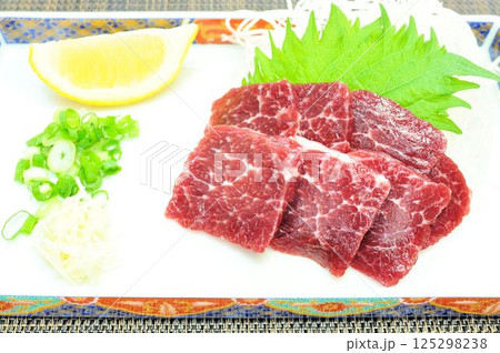 馬刺しの霜降り 馬刺しの霜降り 125298238