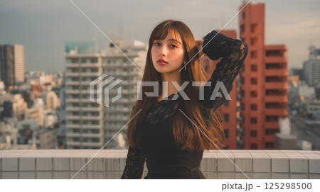 街の背景と美女のポートレート 街の背景と美女のポートレート 125298500