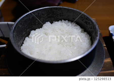 釜で焚いたご飯 釜で焚いたご飯 125298513