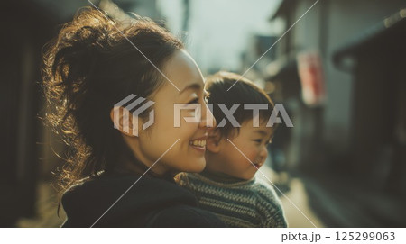 母親と子供の笑顔 125299063