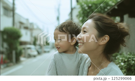 母親と子供の笑顔 125299066