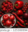 赤い果物と野菜 125300994