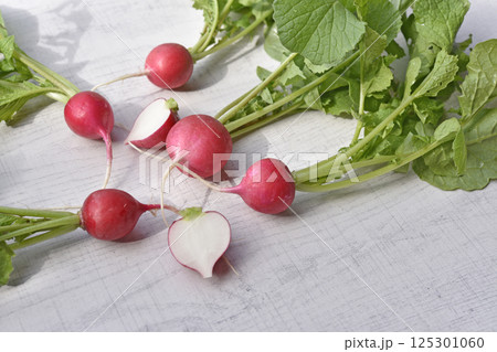 Homegrown organic radish on wood background. 125301060