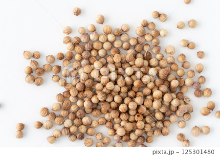 コリアンダーシード(ホール)のクローズアップ コリアンダーシード(ホール)のクローズアップ 125301480