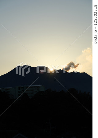 桜島から昇る初日の出 桜島から昇る初日の出 125302518