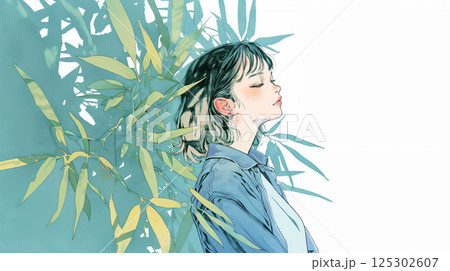 新緑の中目を閉じて呼吸をする女性 125302607