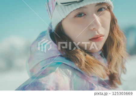 snowboarding 125303669