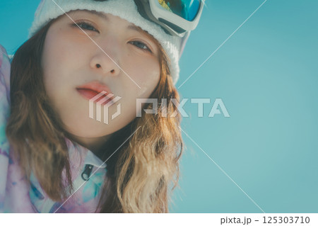 snowboarding 125303710