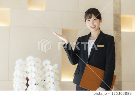 ホテルスタッフのポートレート 撮影協力:学校法人電波学園 東京電子専門学校 ホテルスタッフのポートレート 撮影協力:学校法人電波学園 東京電子専門学校 125303889