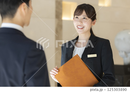 ホテルスタッフのポートレート 撮影協力:学校法人電波学園 東京電子専門学校 ホテルスタッフのポートレート 撮影協力:学校法人電波学園 東京電子専門学校 125303890