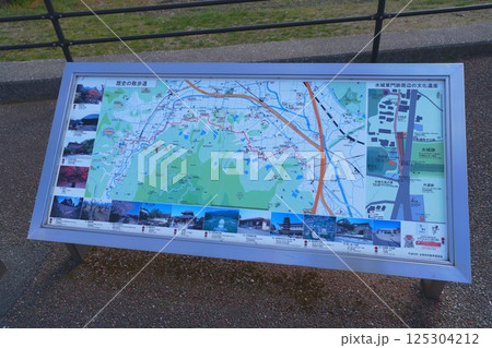 巨大な土塁が残る　国の特別史跡「水城跡」 125304212