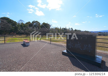 巨大な土塁が残る 国の特別史跡「水城跡」 巨大な土塁が残る 国の特別史跡「水城跡」 125304214