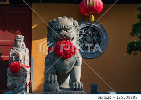 Chinese Imperial guardian lion at Longhua temple in Shanghai 125305188