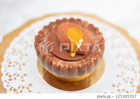 カップケーキで作ったデコレーションケーキ カップケーキで作ったデコレーションケーキ 125305357