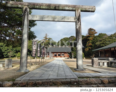 松江城の城内に昭和になって建立された大東亜戦争の英霊を祀る護国神社 松江城の城内に昭和になって建立された大東亜戦争の英霊を祀る護国神社 125305824