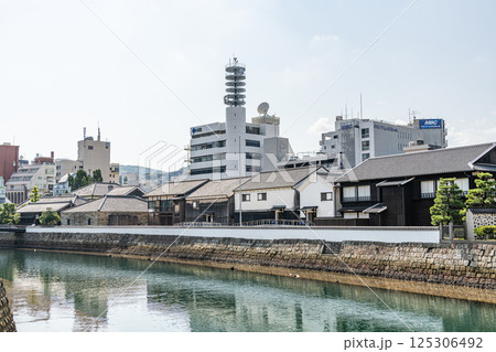 長崎県長崎市　人気の観光地　出島と周辺の街並み 125306492