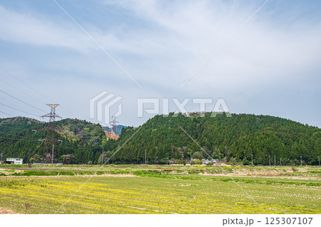 春の滋賀県湖北地方農村風景 長浜市 春の滋賀県湖北地方農村風景 長浜市 125307107
