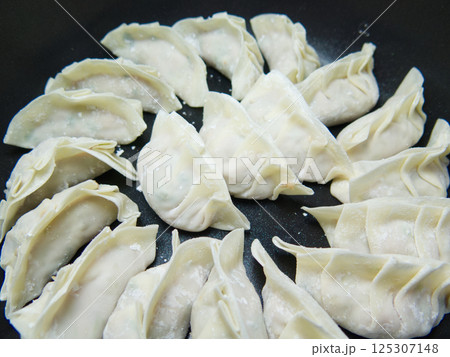 餃子　調理前 125307148