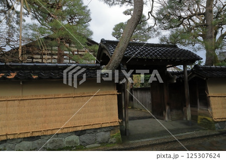 金沢長町武家屋敷跡の武家屋敷の景色 125307624