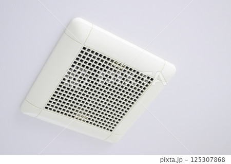 掃除後の換気扇（バスルーム） 125307868