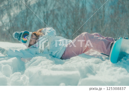 snowboarding 125308837