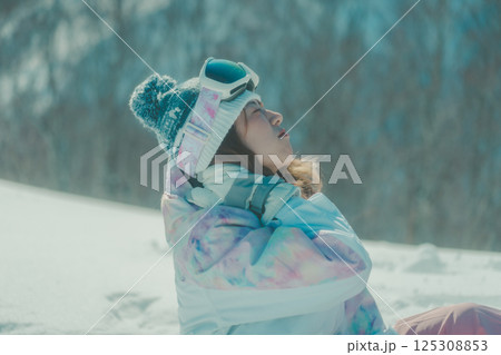 snowboarding 125308853