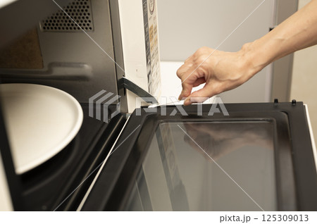 電子レンジ綿棒で細かい清掃 電子レンジ綿棒で細かい清掃 125309013