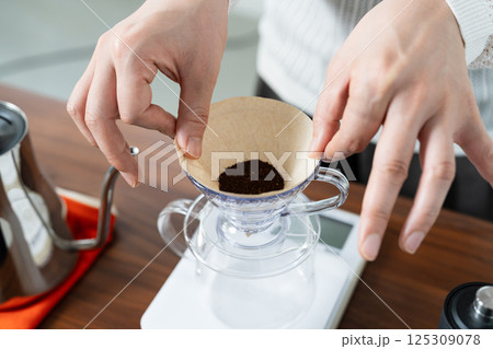 コーヒーを淹れる準備 コーヒーを淹れる準備 125309078