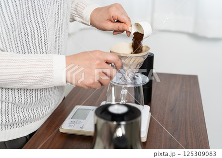 コーヒーを淹れる準備 コーヒーを淹れる準備 125309083