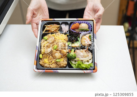 レンチン弁当で手軽に食事 125309855
