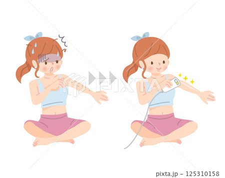 自分で腕の脱毛をする若い女性 125310158